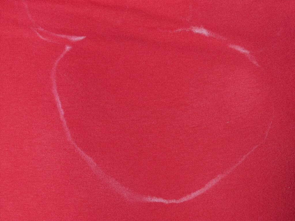 汗ジミ防止に最適なメンズTシャツの選び方は？