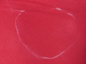 汗ジミ防止に最適なメンズTシャツの選び方は？