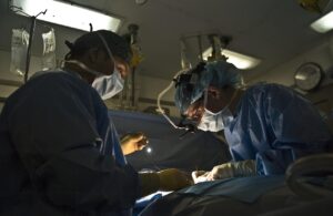 腋臭治療の日帰り手術ができる病院の探し方は？
